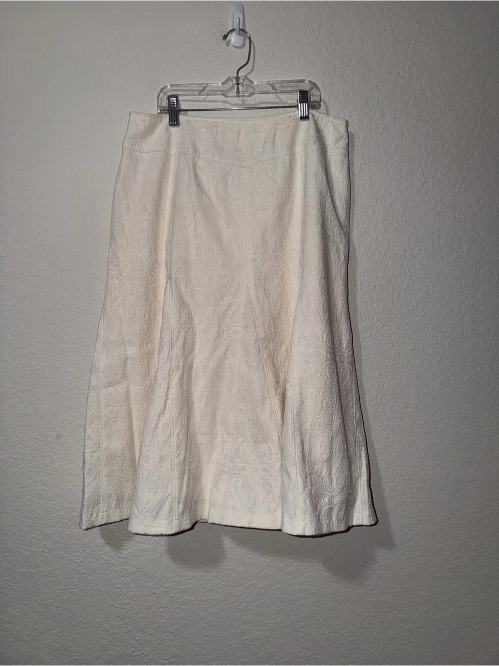 Monroe & Main White A-Line Floral Jacquard Skirt